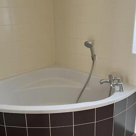 La Huzarde A Montbeugny Pour 4 Pers. Avec Animaux Admis Et Parking - Fr-1-489-599