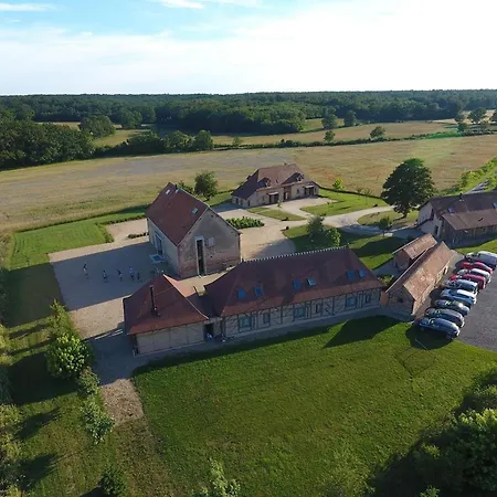 La Huzarde A Montbeugny Pour 4 Pers. Avec Animaux Admis Et Parking - Fr-1-489-599 La Faye (Allier)